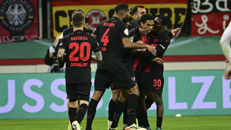 Bayer Leverkusen jubelt gegen Stuttgart
