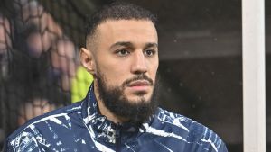 Der FC Bayern München muss in den kommenden Spielen auf Rechtsverteidiger Noussair Mazraoui verzichten