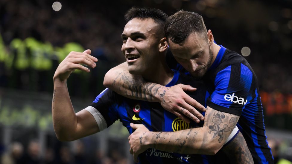 Inter Mailand und Marko Arnautovic feiern den Sieg gegen Atalanta
