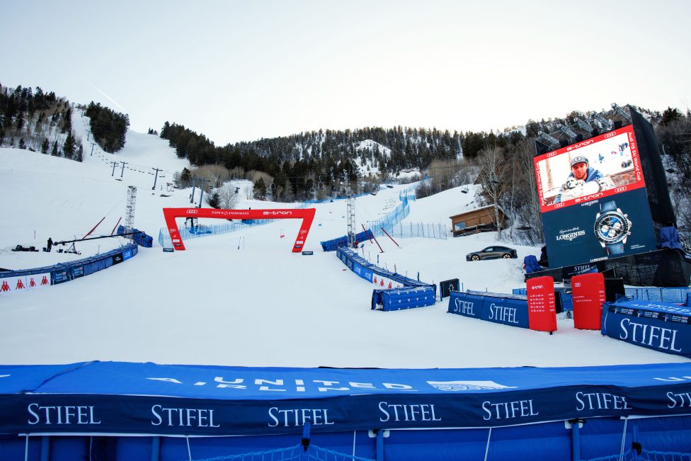 Heftiger Schneefall hat am Sonntag für eine Verschiebung des Weltcup-Slaloms der Männer in Aspen gesorgt