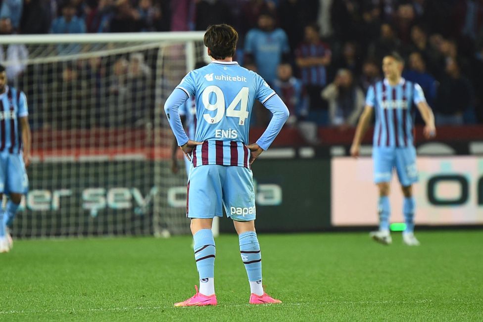 Trabzonspor-Fans greifen nach Abpfiff gegnerische Spieler an