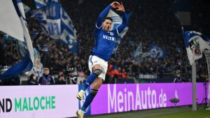 Ausgerechnet gegen Spitzenreiter FC St. Pauli ist Schalke 04 im Abstiegskampf der 2. Fußball-Bundesliga ein Befreiungssc