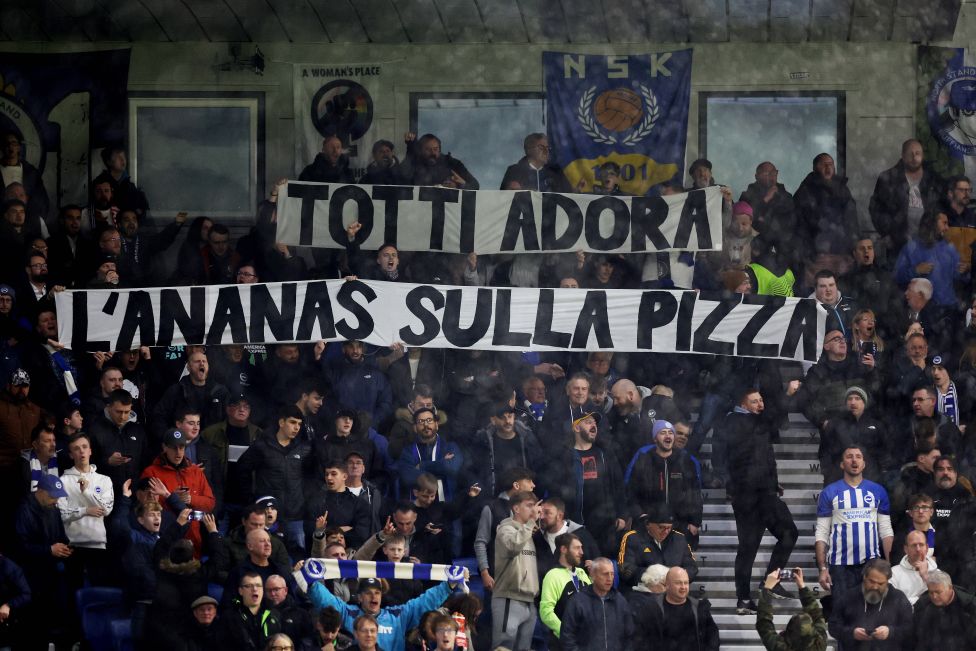 Die Fans von Brighton and Hove Albion haben eine derbe Provokation durch Anhänger der AS Roma mit viel Humor gekontert