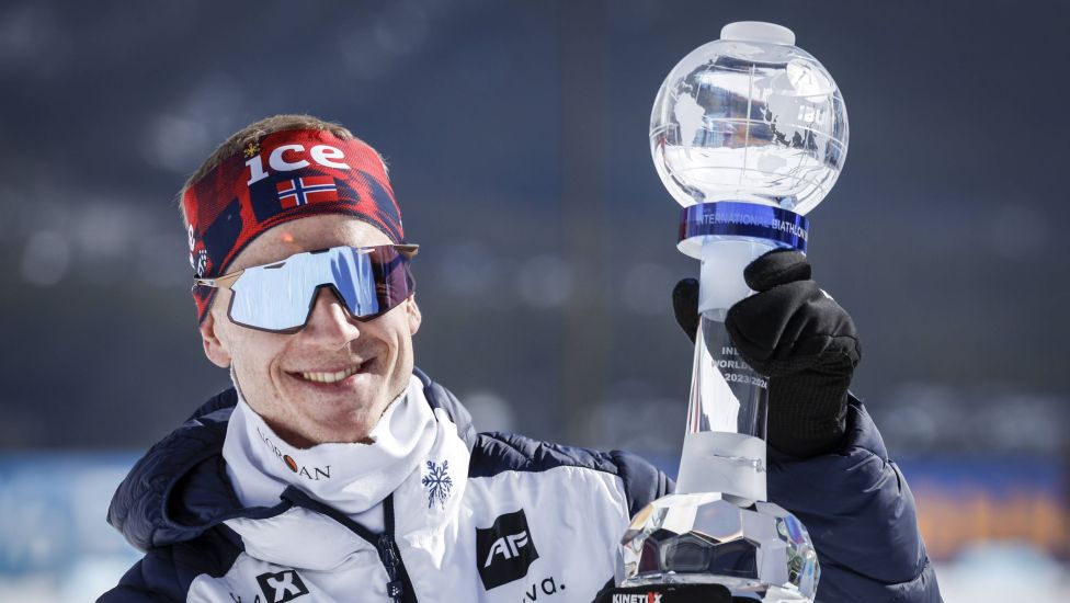 Mit einem Sieg in der Verfolgung von Canmore hat sich Johannes Thingnes Bö am Samstag zum fünften Mal den Gewinn des Biathlon-Gesamtweltcups gesichert