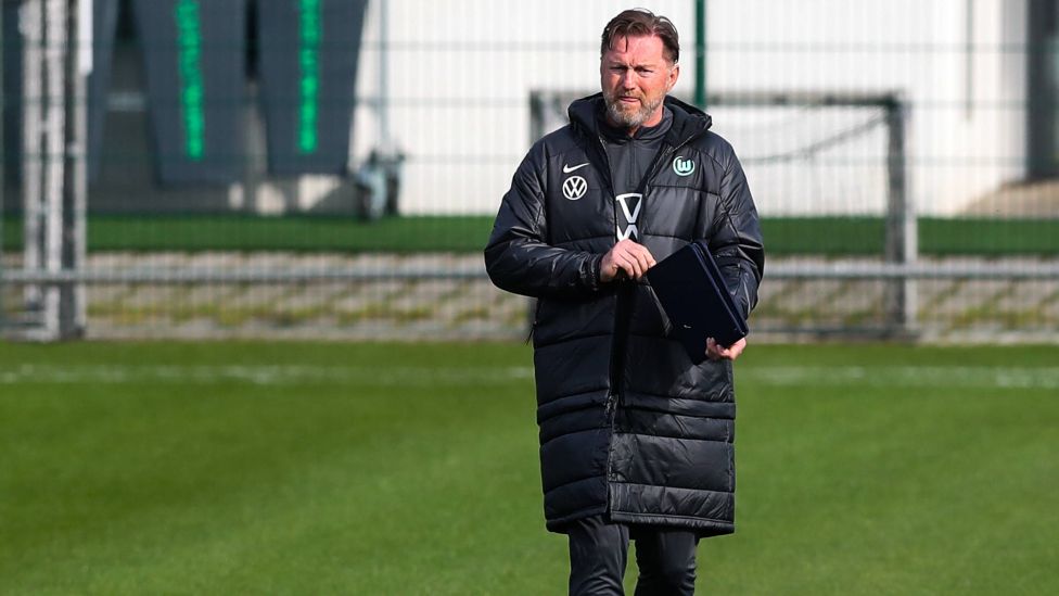 Ralph Hasenhüttl feiert am Samstag beim Auswärtsspiel bei Werder Bremen sein Debüt auf der Trainerbank des deutschen Fuß