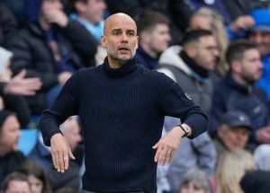 Guardiola reagiert mit Sarkasmus auf Reporterfrage: "Ich tue es für die Kameras"