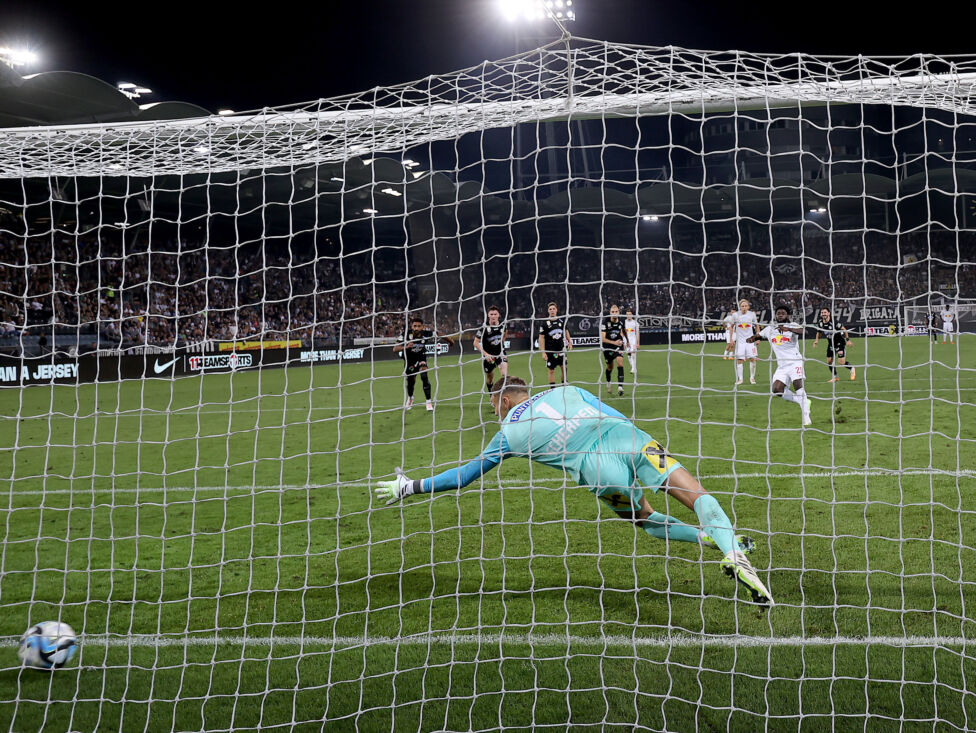1 - Einen einzigen Elfmeter bekam Salzburg in dieser Saison zugesprochen (Sturm: 4)