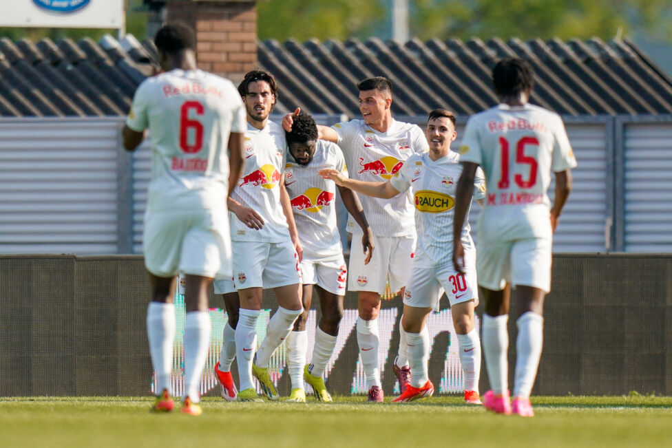 2,16 - Tore pro Spiel erzielt Salzburg durchschnittlich (Sturm: 1,74)