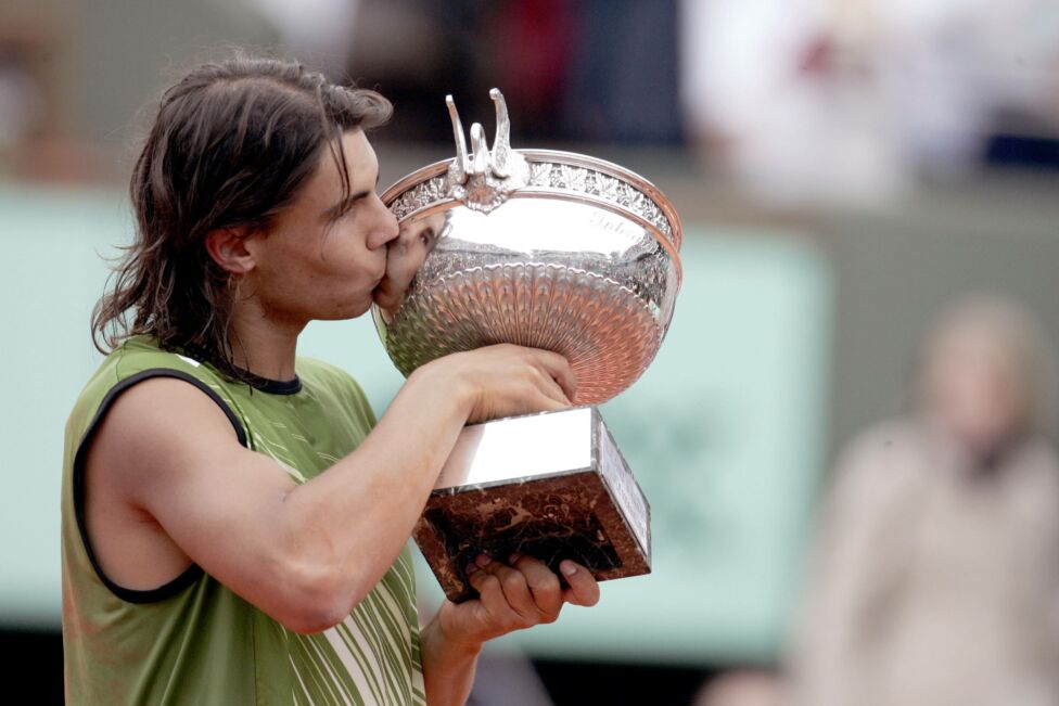 2005 – Rafael Nadal holt bei seinem ersten French-Open-Antritt den ersten Titel (Finale gegen Mariano Puerta)
