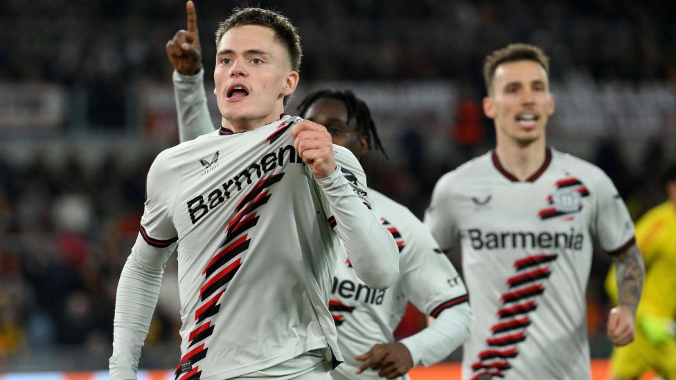 Bayer Leverkusen hat seine Rekordserie weiter ausgebaut und mit einem Sieg bei der AS Roma einen großen Schritt Richtung