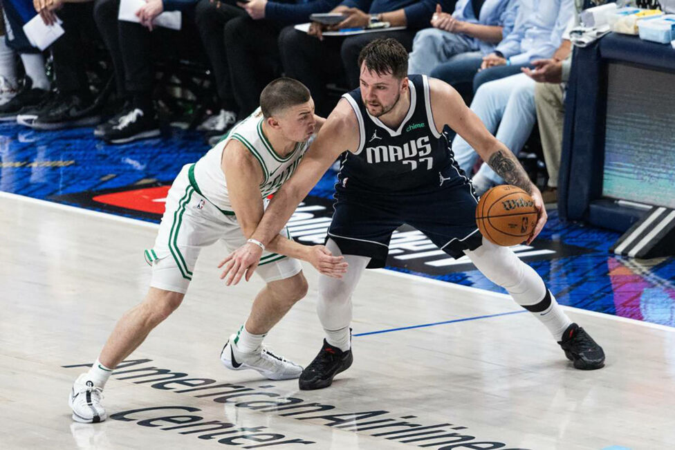 Mavs wehren mit Gala ersten Matchball ab