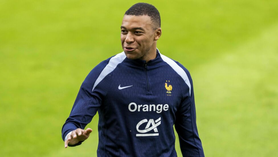 Kylian Mbappe hat mit Frankreichs Rolle als Turnierfavorit vor dem EM-Auftaktspiel am Montag (21.00 Uhr) gegen Österreic