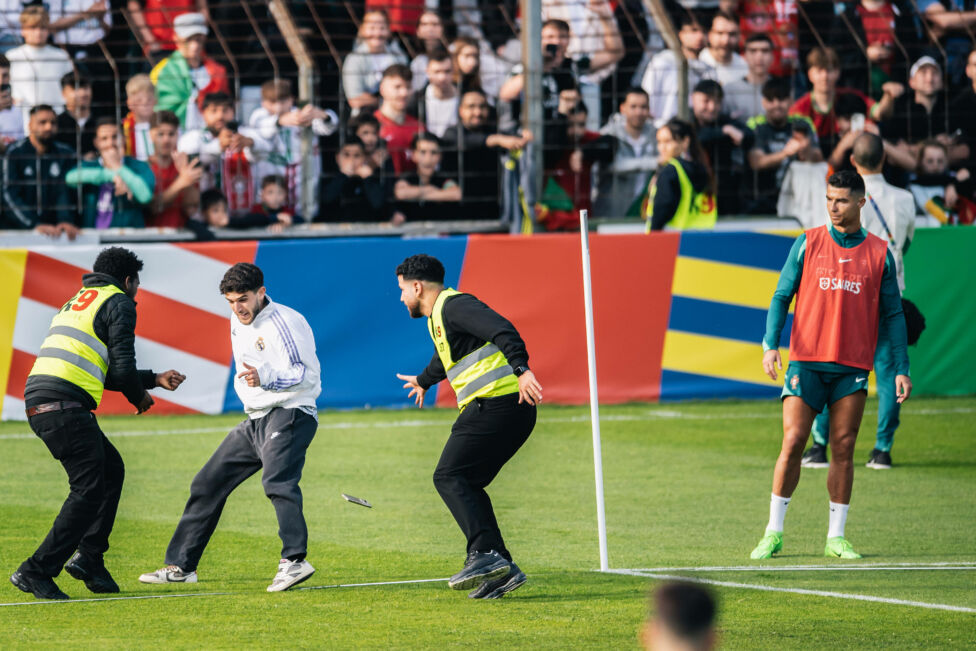 Tausende Fans und Flitzer: Begeisterung um Ronaldo