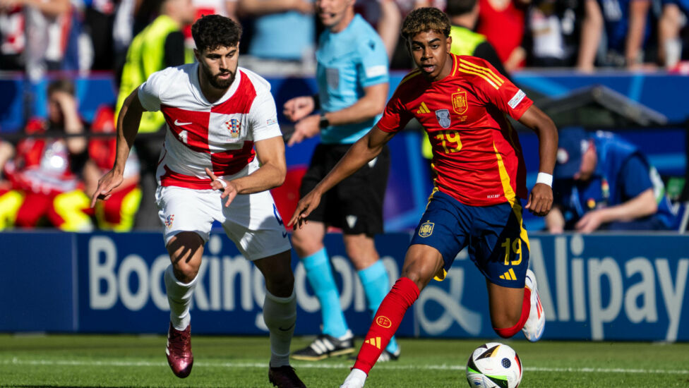 Spaniens Jungstar Lamine Yamal ist mit einem Rekord in seine erste Fußball-Europameisterschaft gestartet