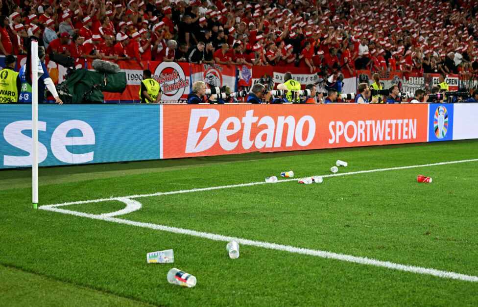 Nach Becherwürfen: UEFA-Geldstrafe für Österreich
