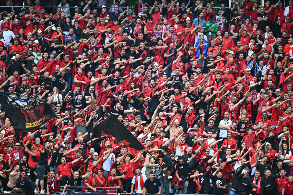 UEFA-Strafen für Albanien und Serbien: Das Fehlverhalten von albanischen und serbischen Fußballfans bei der EM in Deutsc