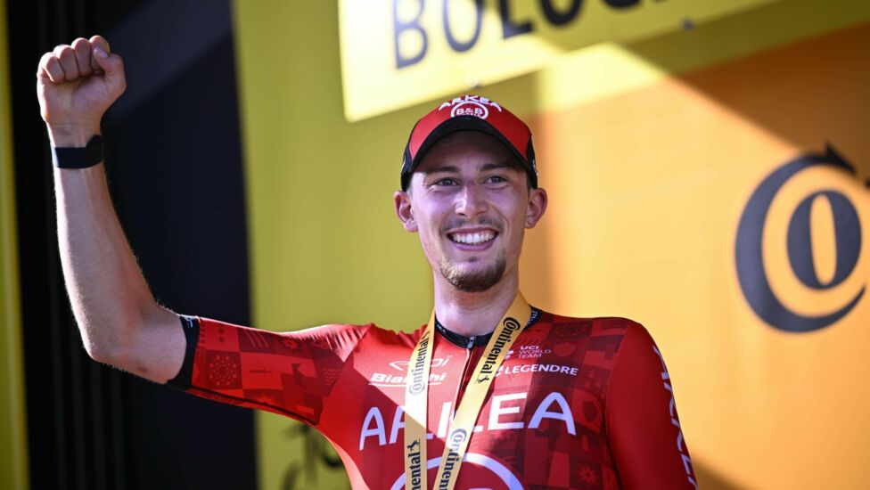 Auch die zweite Etappe der Tour de France in Italien hat mit Kevin Vauquelin einen französischen Gewinner aus einer Fluc