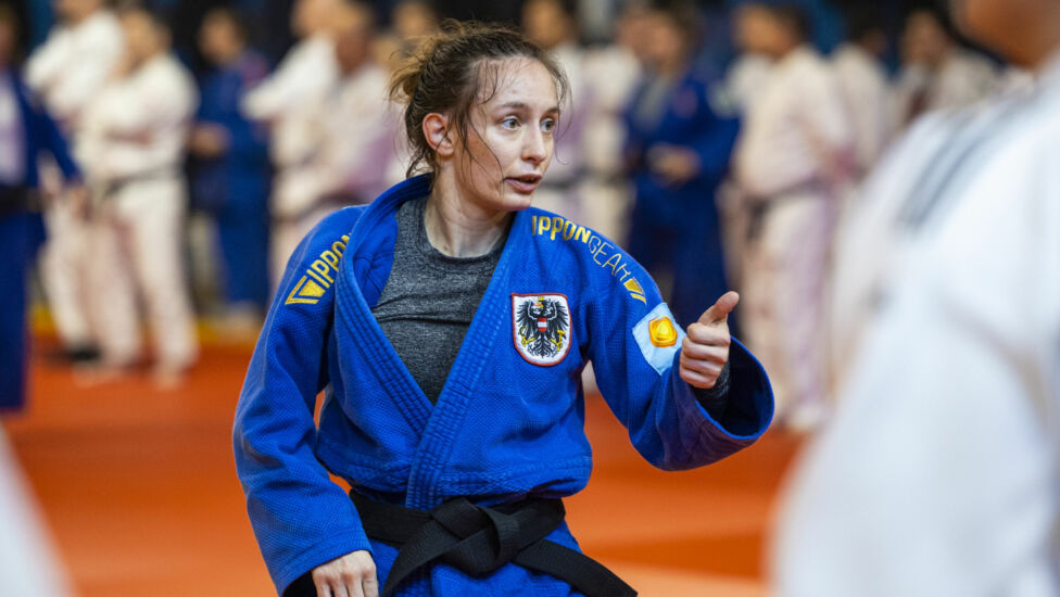Katharina Tanzer hat als erste Judoka für Österreich bei Paris-Olympia im Einsatz ihren ersten Kampf gewonnen