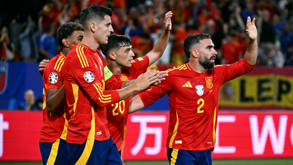 Spaniens Kapitän Alvaro Morata bleibt über den Sommer hinaus bei Atletico Madrid