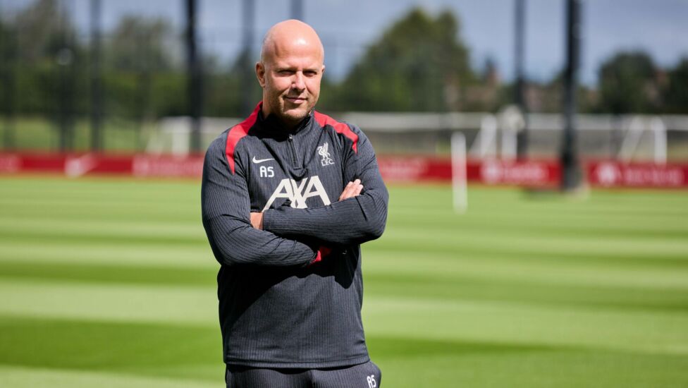 Teammanager Arne Slot (45) spürt keinen besonderen Druck, beim FC Liverpool das große Erbe von Jürgen Klopp anzutreten.