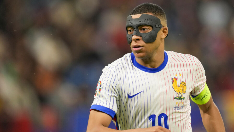 Der ehemalige französische Fußball-Weltmeister Emmanuel Petit hat Superstar Kylian Mbappe scharf kritisiert