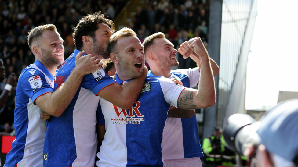 Andreas Weimann hat die Blackburn Rovers am Samstag mit einem Traumtor vor einer Niederlage im East-Lancashire-Derby bei