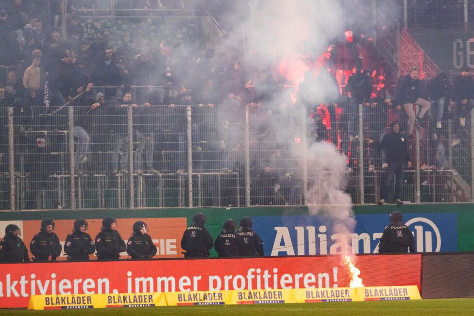 25. Februar 2024: Homophobe Gesänge der Rapid-Spieler und -Verantwortlichen und Ausschreitungen zwischen Fans überschatt