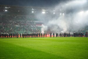 Hektische Szenen haben sich unmittelbar nach dem Abpfiff des 343. Wiener Derbys zwischen Rapid und der Wiener Austria ab