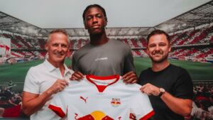 Der FC Red Bull Salzburg hat die Verpflichtung von Innenverteidiger Joane Gadou von Paris Saint-Germain bekanntgegeben