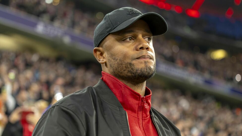 Bayern-Trainer Vincent Kompany hofft am Samstag im Bundesligaspiel bei Werder Bremen auf den Einsatz von Kapitän Manuel 