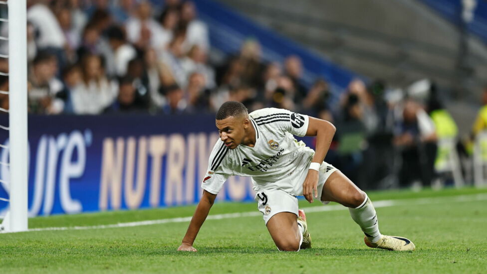 Kylian Mbappe hat beim 3:2-Sieg von Real Madrid gegen Alaves eine Muskelverletzung erlitten und droht für das anstehende