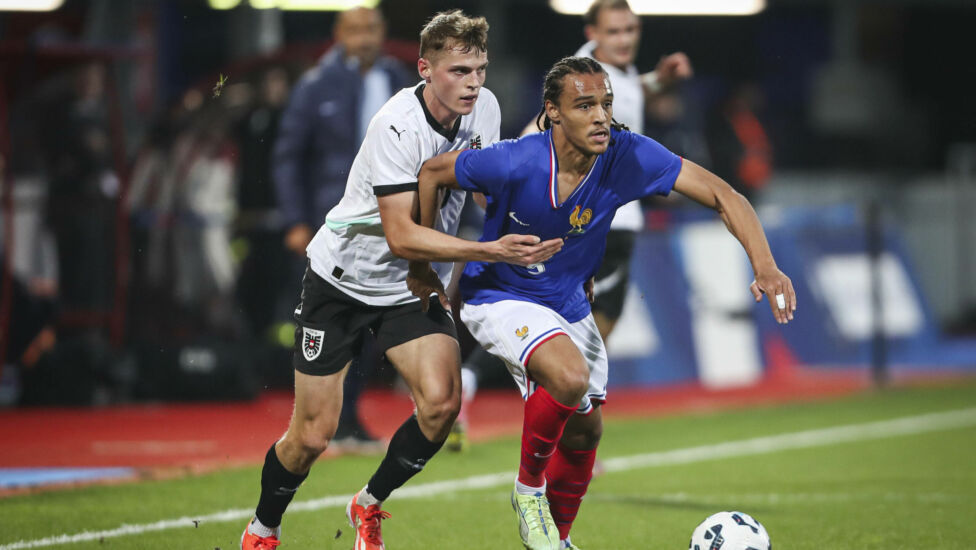 Österreichs Fußball-U21-Nationalmannschaft hat ihrem Teamchef Werner Gregoritsch ein schönes Abschiedsgeschenk bereitet