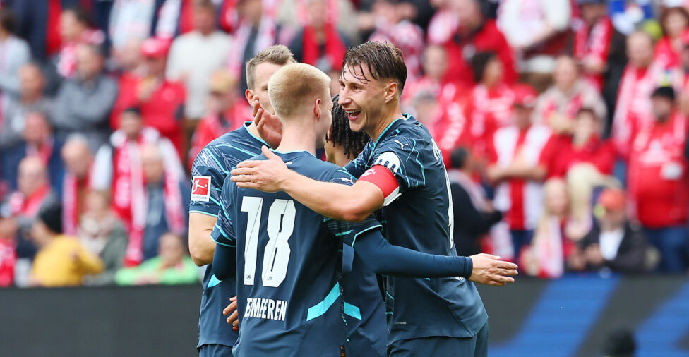 RB Leipzig hat sich zumindest für drei Stunden an die Tabellenspitze der deutschen Fußball-Bundesliga gesetzt
