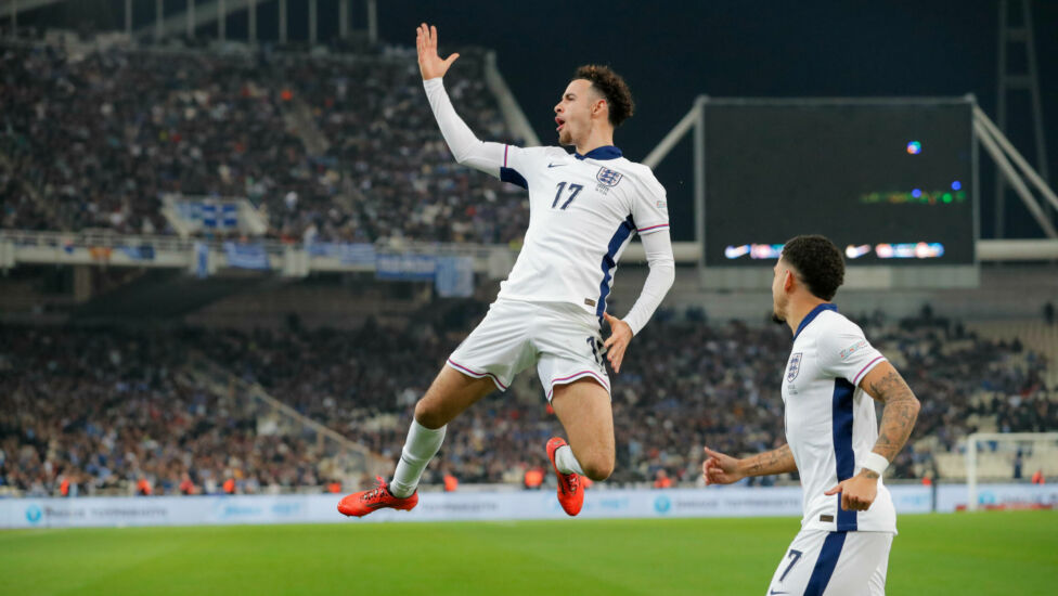 Die Fußball-Nationalmannschaft von England hat der personellen Absagewelle getrotzt und den direkten Aufstieg in die A-L