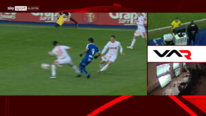 Platzverweis! Jovicic muss nach Foul an Ronivaldo vom Feld (60.)