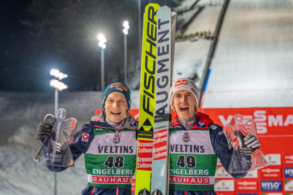 Eine Woche vor Beginn der Vierschanzen-Tournee haben Österreichs Skispringer am Samstag beim ersten zweier Weltcup-Sprin