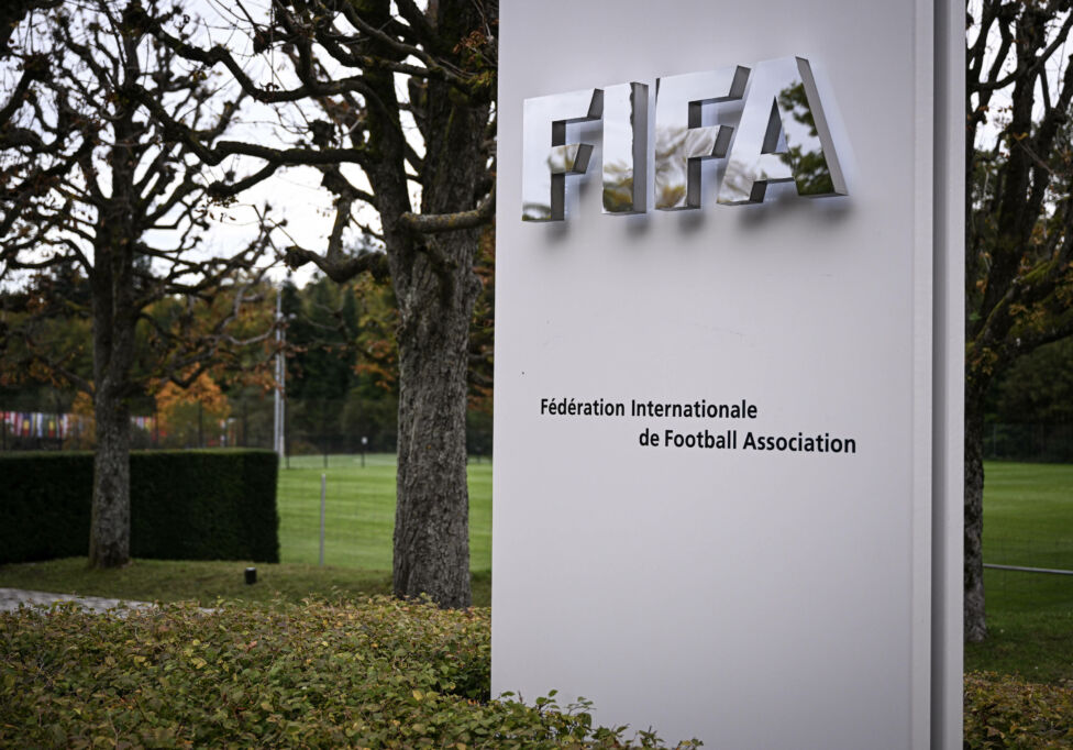 Während die Vergabe der Fußball-WM 2034 im schwerreichen Wüstenstaat ausgiebig gefeiert wurde, ist die Kritik am Weltver