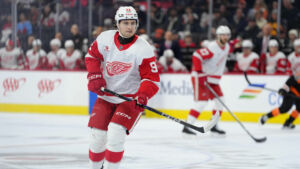 Eishockeystürmer Marco Kasper hat bei den Detroit Red Wings einen neuen Chefcoach erhalten
