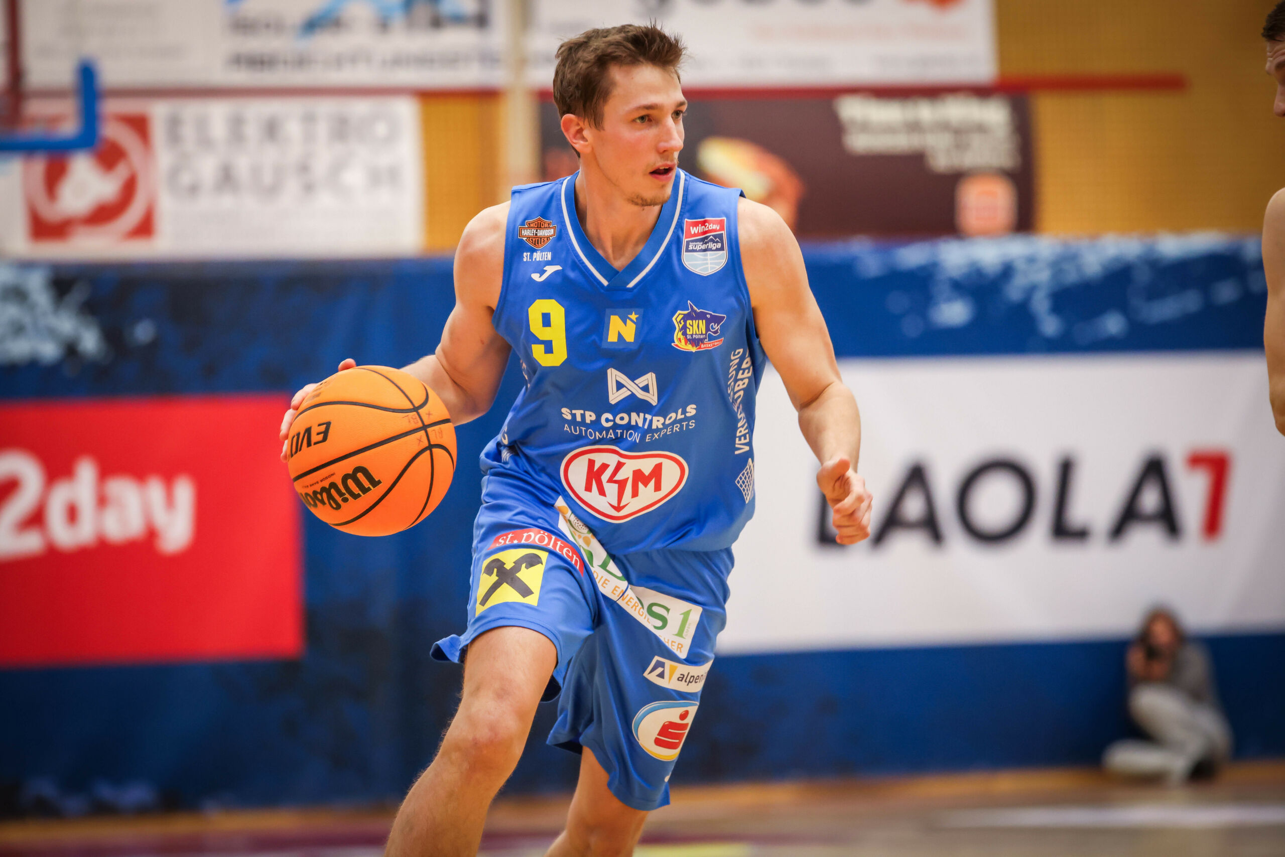 Sportphysiotherapeut Roman Jagsch, Basketballprofi beim SKN St. Pölten und selbst zwei Mal am Kreuzband operiert, spricht über die schwierige Reha-Phase
