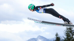 Eva Pinkelnig ist beim Heim-Weltcup der Skispringerinnen in Villach ihr erster Saisonsieg gelungen