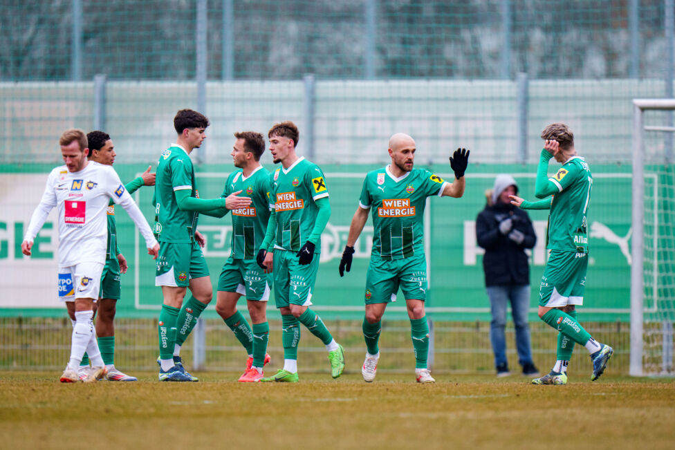 Der SK Rapid hat das erste Testspiel im Kalenderjahr 2025 gegen Zweitligist SKN St. Pölten knapp mit 1:0 gewonnen