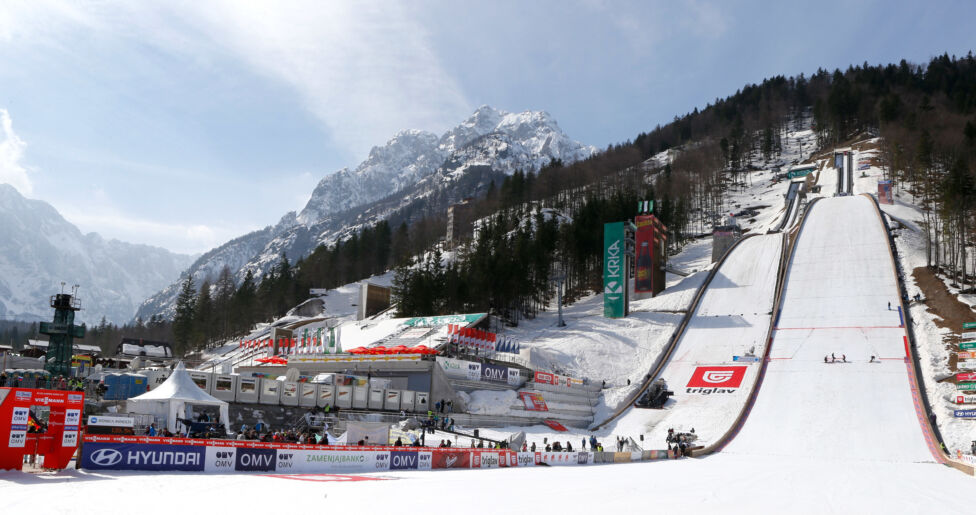 Die FIS will im Skispringen ab der Saison 2026/27 die komplette Zusammenlegung der Weltcupschauplätze für Frauen und Män