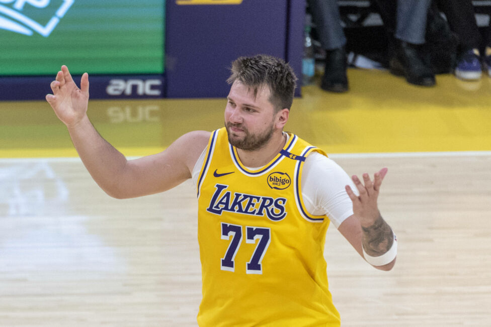 Drei Spiele Anlauf hatte es gebraucht, nun scheint Basketball-Superstar Luka Doncic nach seinem überraschenden Wechsel v