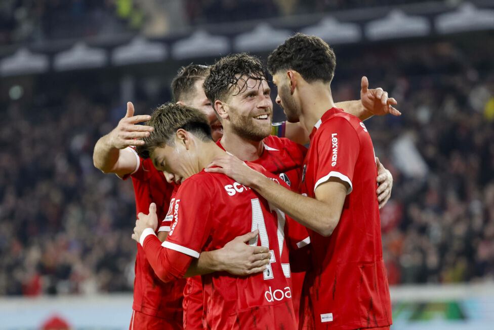 Der SC Freiburg hat sich am Freitag in der deutschen Bundesliga mit dem vierten Sieg in Folge vorübergehend auf Rang vie