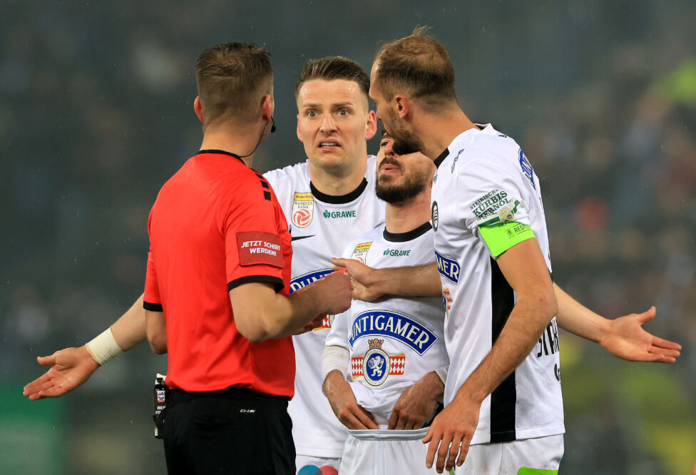 Sperre fix: Die Strafe für Sturm-Verteidiger Dimitri Lavalee nach dessen Platzverweis gegen den LASK steht fest