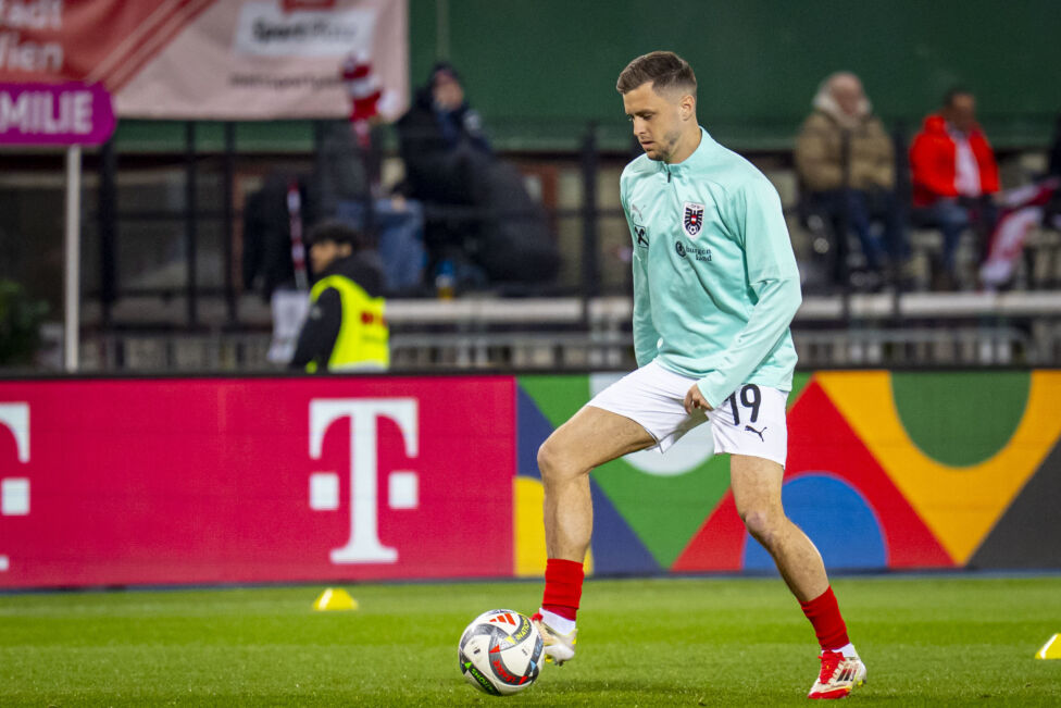 Christoph Baumgartner hat am Donnerstag erstmals den Pokal für Österreichs "Fußballer des Jahres" entgegengenommen