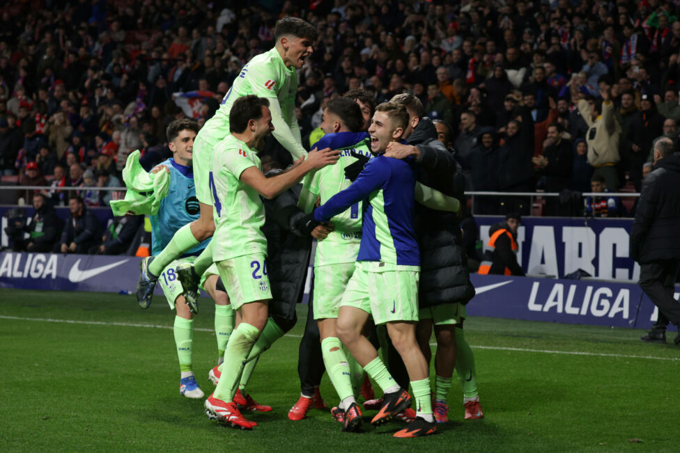 Der FC Barcelona hat im Schlagerspiel der spanischen La Liga bei Atletico Madrid einen spektakulären Erfolg eingefahren