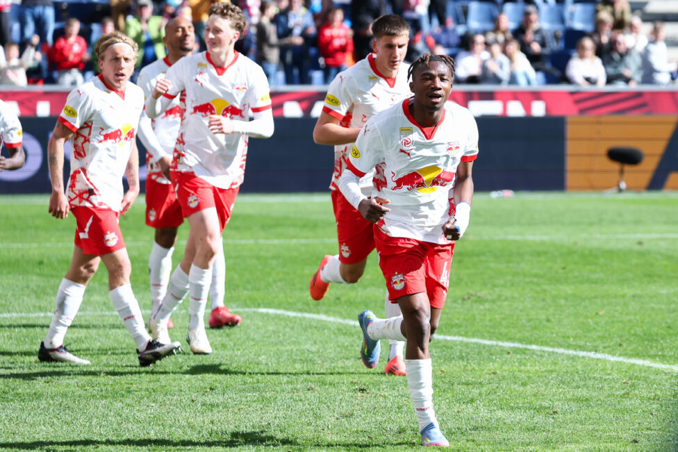 Red Bull Salzburg hat in der 24. Runde der ADMIRAL Bundesliga die gute Form beibehalten und gegen Blau-Weiß Linz mit 2:1