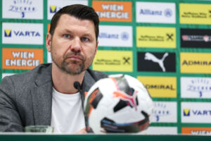 Am Tag nach der Freistellung von Robert Klauß als Rapid-Trainer hat Sportchef Markus Katzer die Gründe für die Trennung 