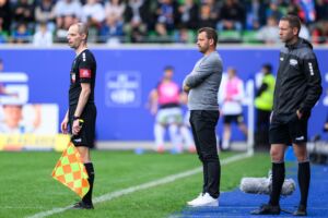 Vor dem Bundesliga-Match gegen Salzburg am Freitag fordert Sturm-Coach Jürgen Säumel "mehr Fingerspitzengefühl" von den 